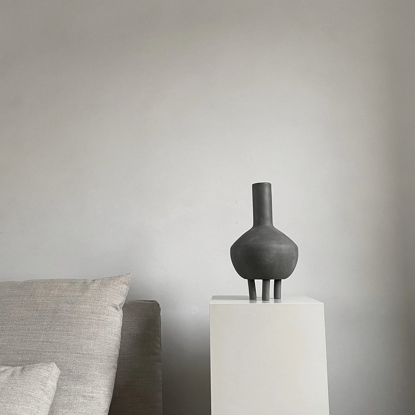 Duck Vase Fat Dark Grey